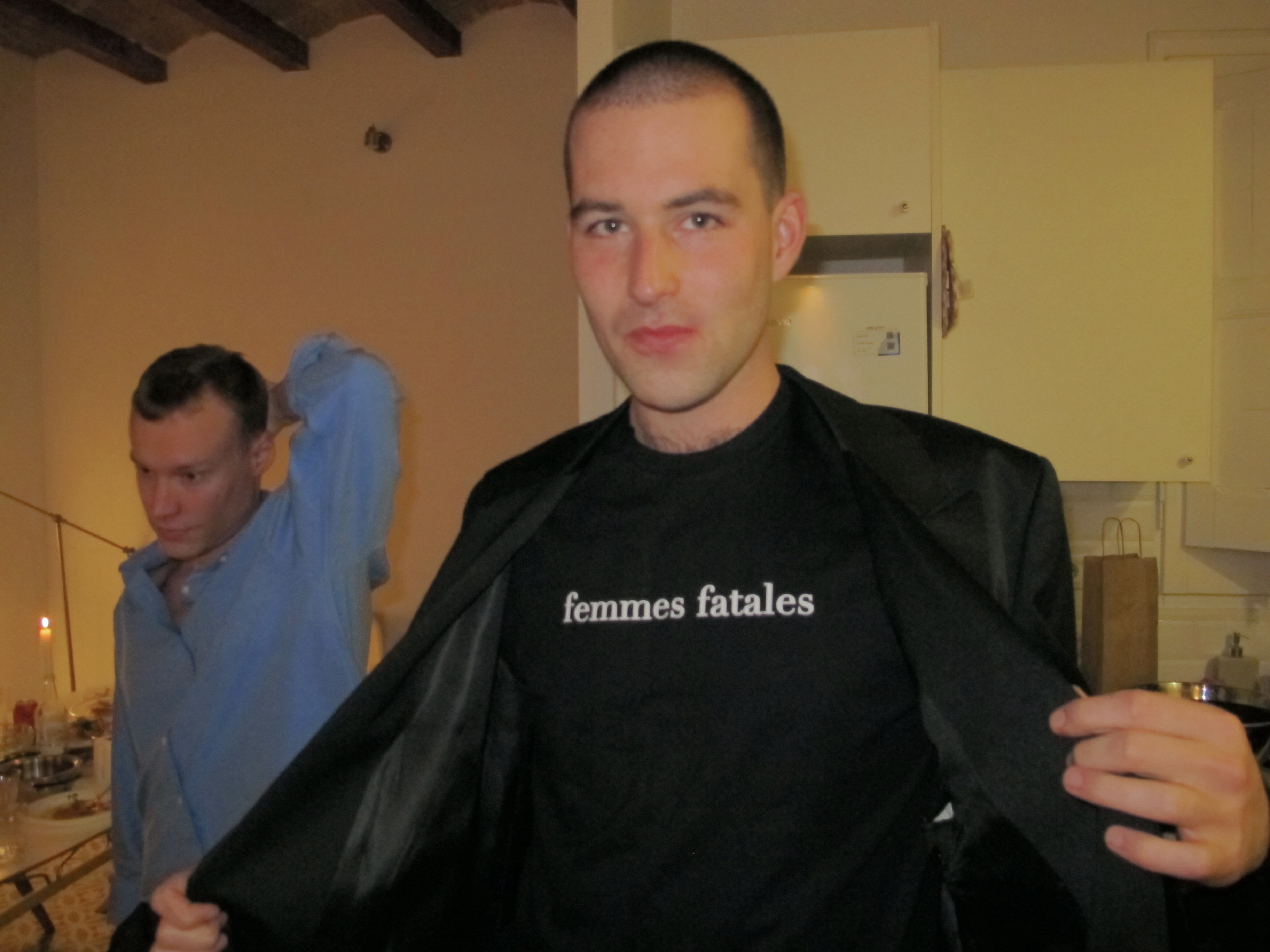 SUPERBULLO. FEMMES FATALES T-SHIRT